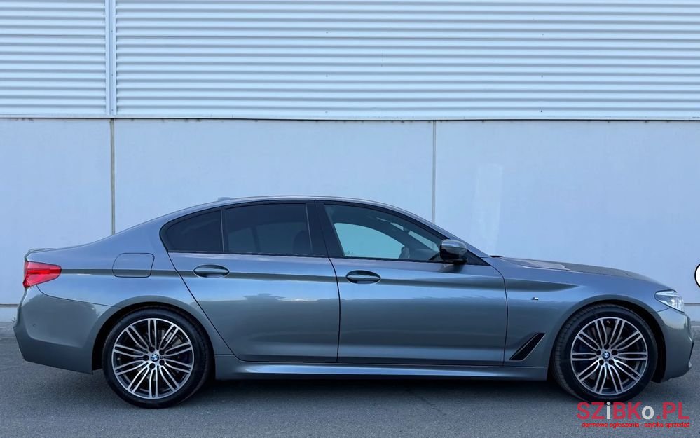 2017' BMW 5 Series photo #2