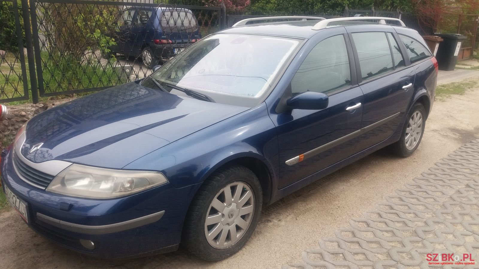 2002' Renault Laguna Grandtour photo #2