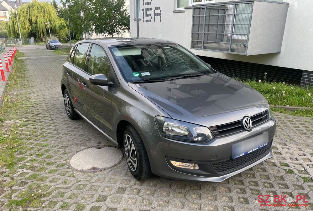 2014' Volkswagen Polo photo #3