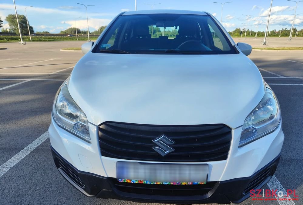2014' Suzuki SX4 photo #3