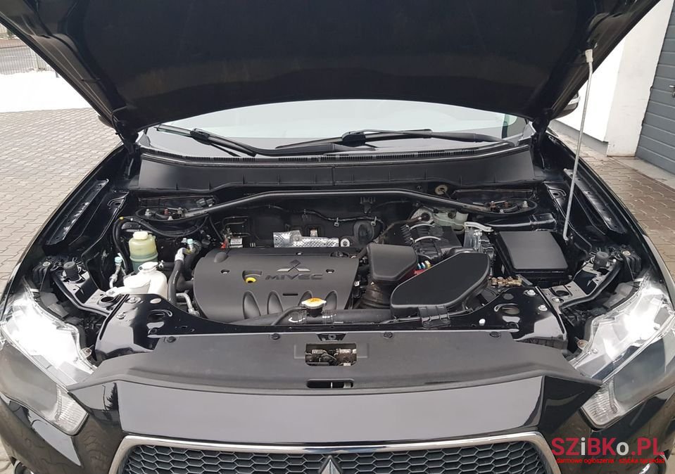 2010' Mitsubishi Outlander photo #6