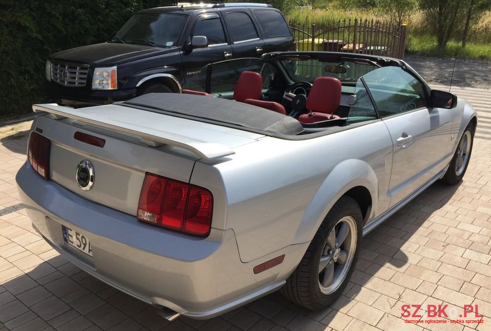 2005' Ford Mustang photo #3