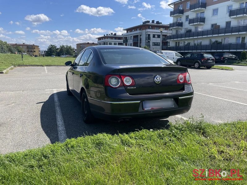 2007' Volkswagen Passat photo #3