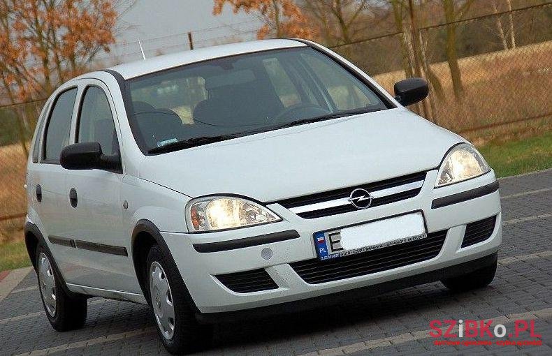 2005' Opel Corsa photo #2