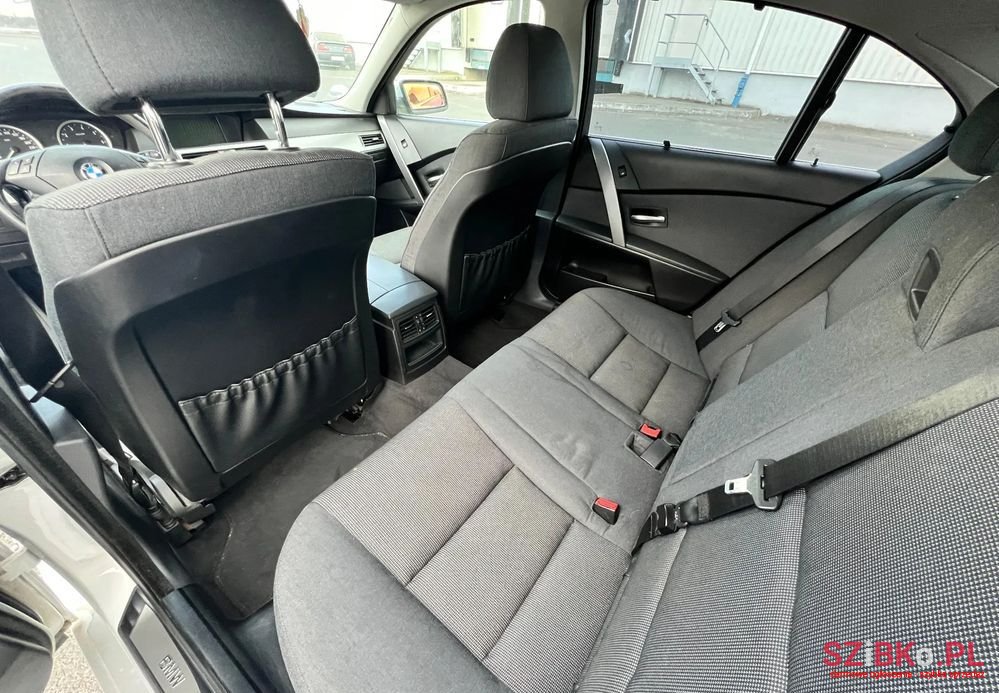 2005' BMW 5 Series 523I photo #4