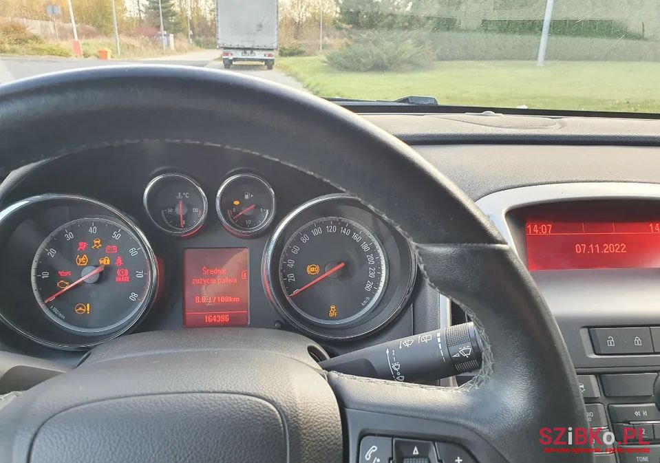 2011' Opel Astra photo #4