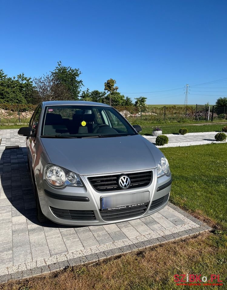 2005' Volkswagen Polo photo #1