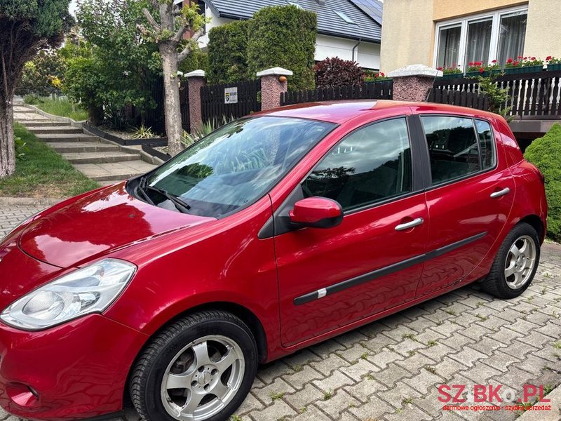 2009' Renault Clio photo #2