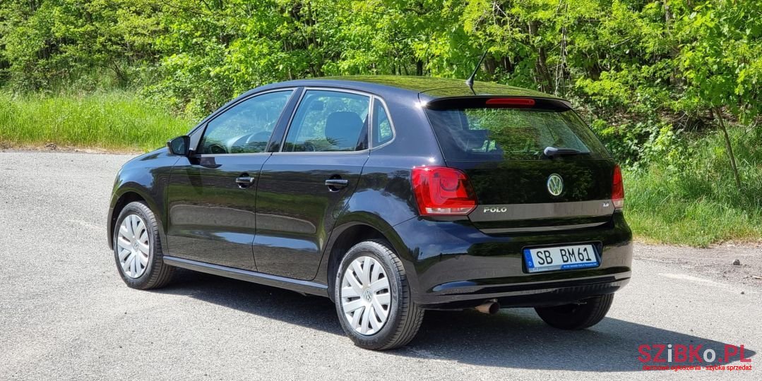 2011' Volkswagen Polo photo #5