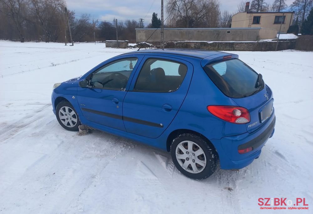2011' Peugeot 206 Plus photo #2