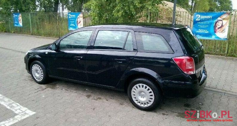 2011' Opel Astra photo #1