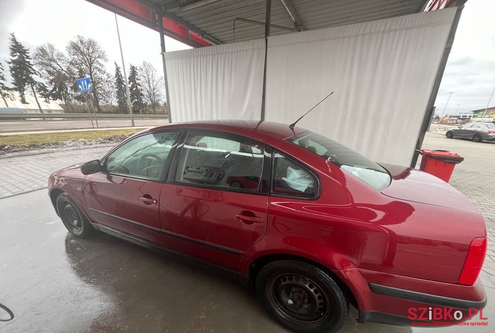 1998' Volkswagen Passat 1.6 photo #3