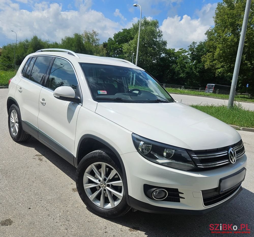 2011' Volkswagen Tiguan photo #5