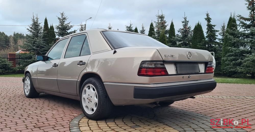 1993' Mercedes-Benz W124 photo #3