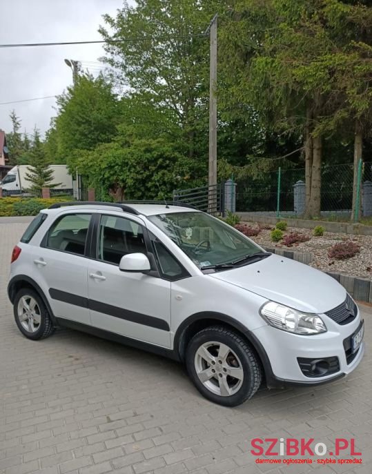 2012' Suzuki SX4 photo #1