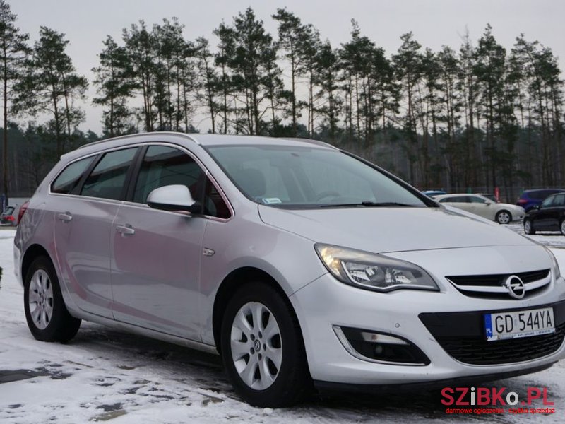 2015' Opel Astra Sport photo #3