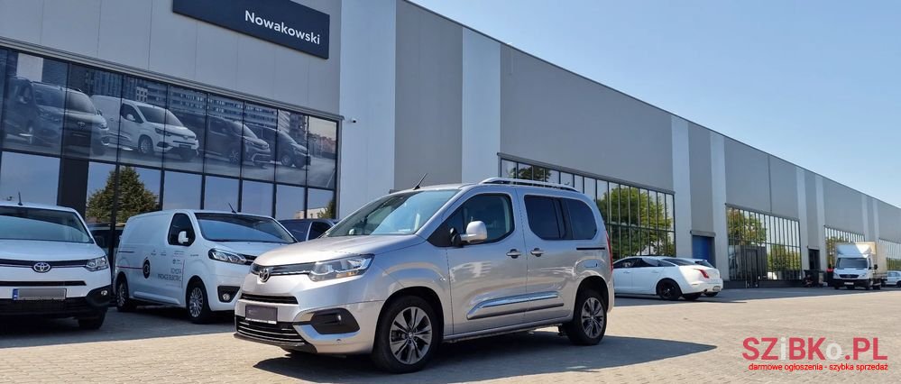 2021' Toyota ProAce City Verso photo #3
