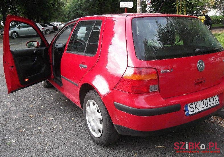 2001' Volkswagen Golf photo #4