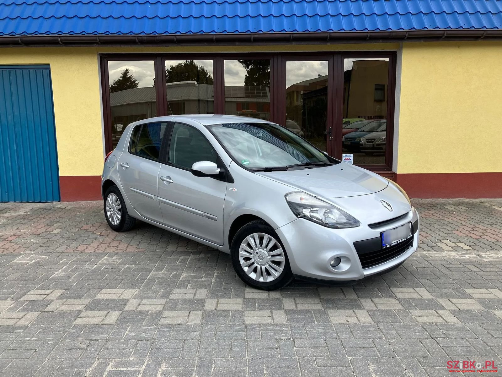 2012' Renault Clio photo #1