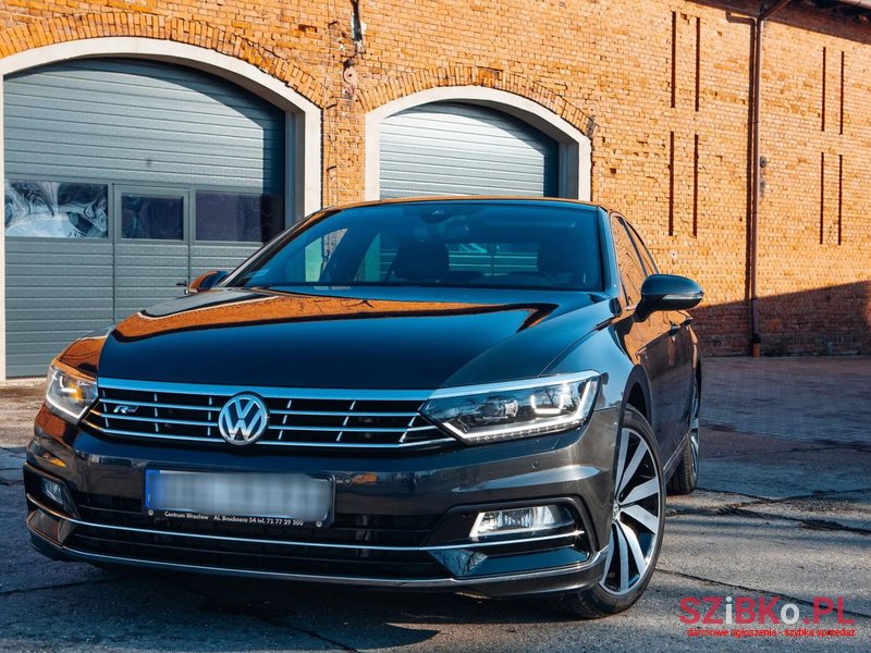 2017' Volkswagen Passat photo #3