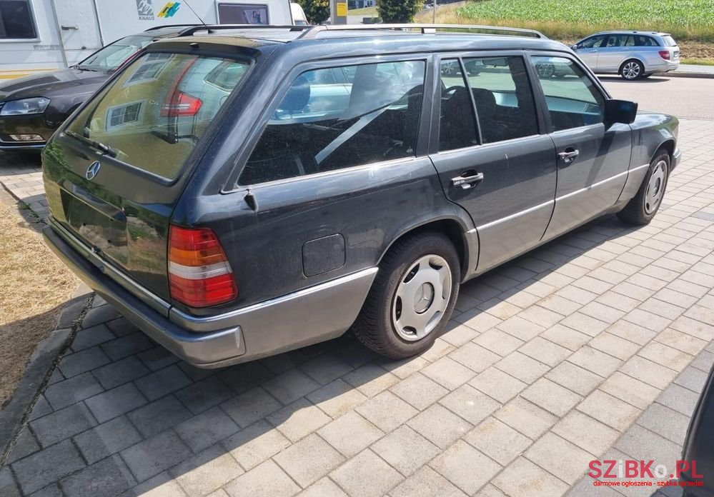 1994' Mercedes-Benz E-Class 220 T photo #2