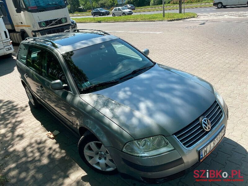 2001' Volkswagen Passat photo #1