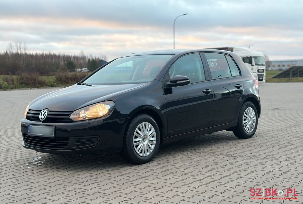 2009' Volkswagen Golf photo #1