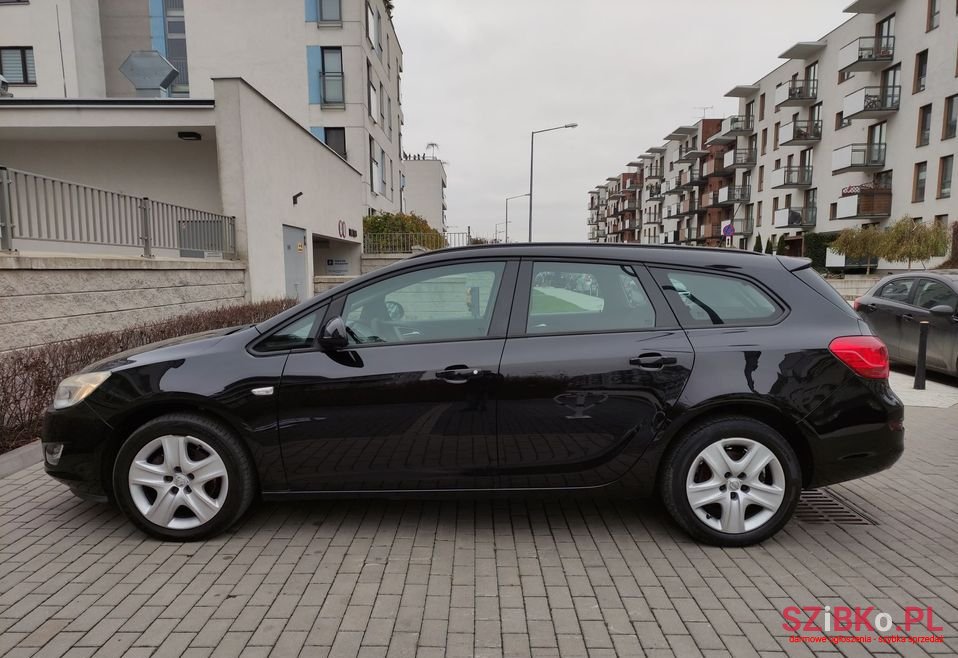 2011' Opel Astra photo #5