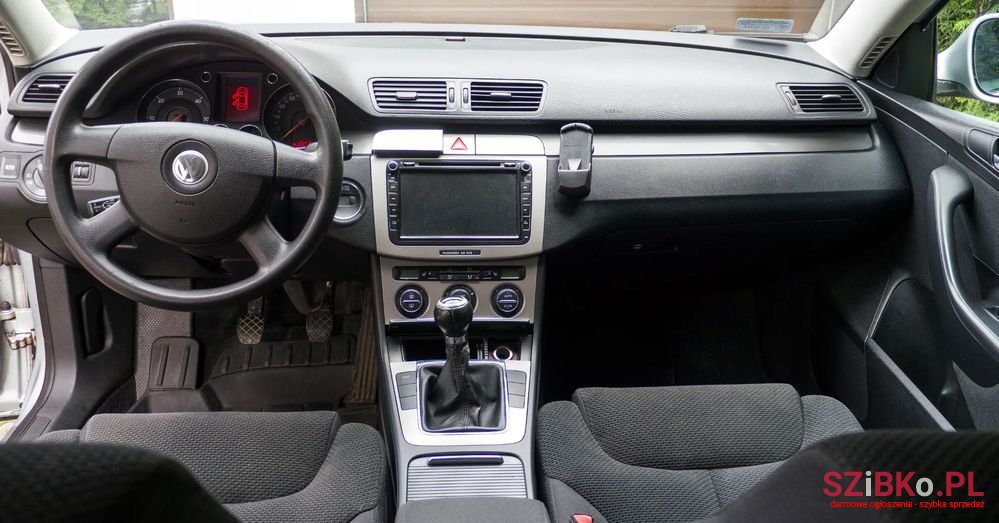 2006' Volkswagen Passat photo #5