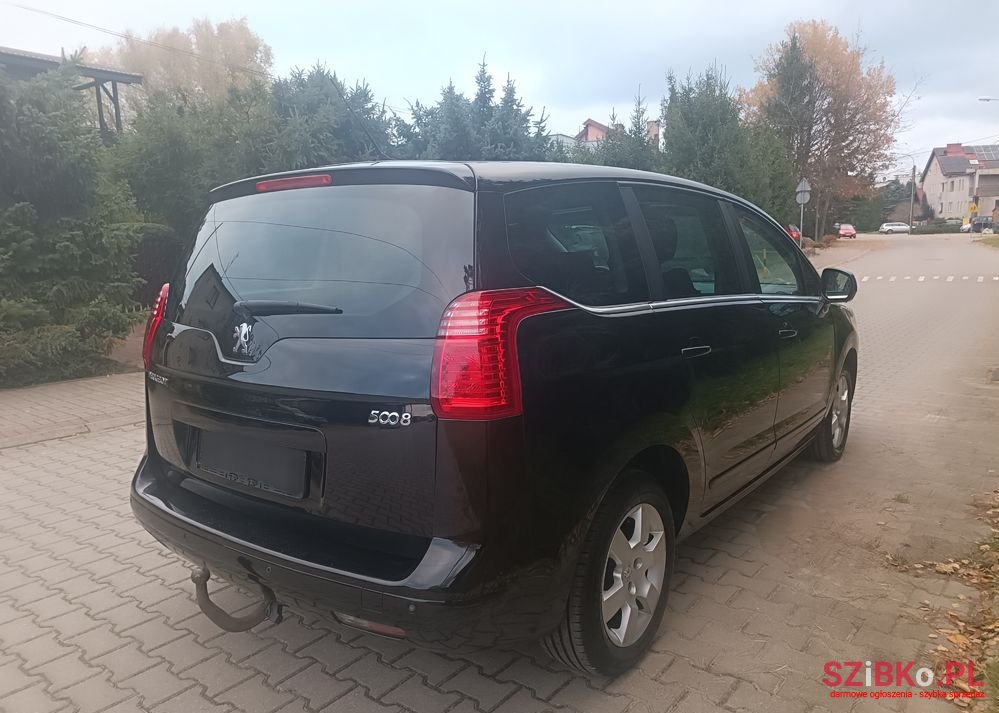 2011' Peugeot 5008 2.0 Hdi Family photo #6