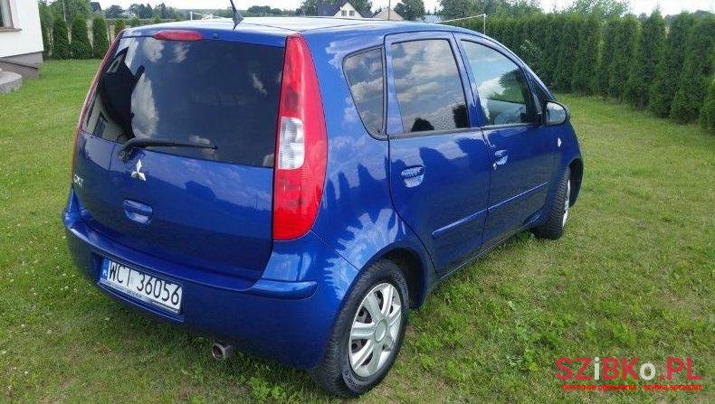 2007' Mitsubishi Colt photo #2