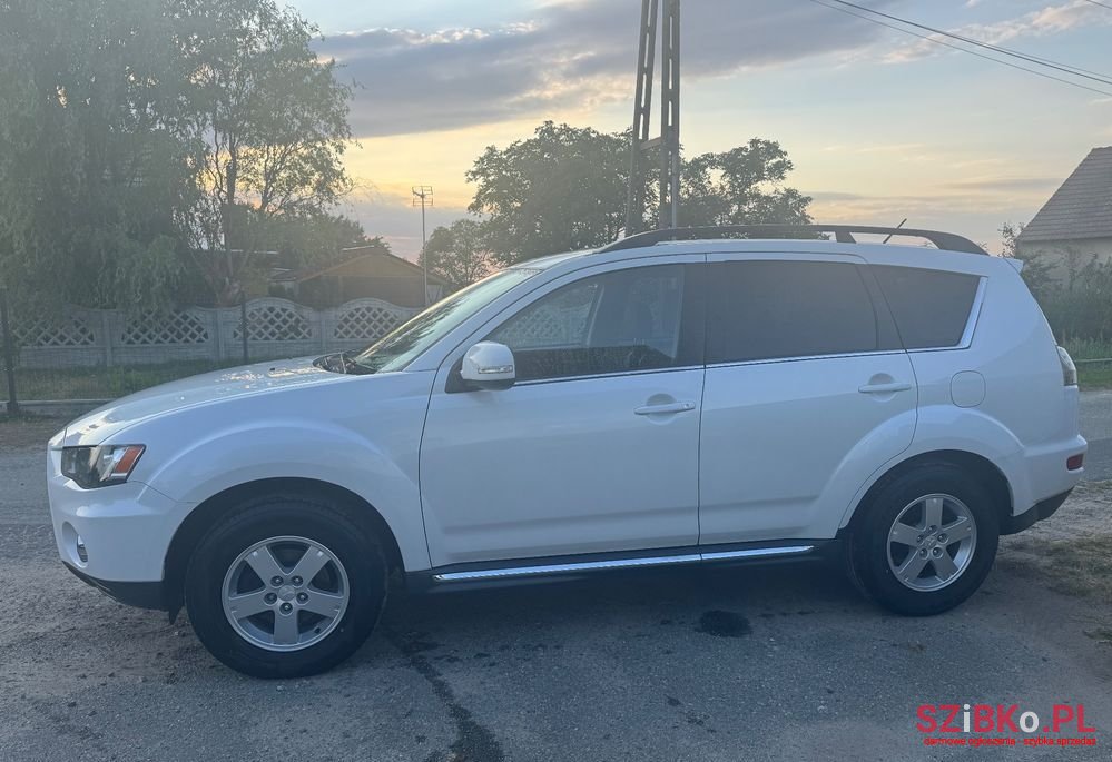 2011' Mitsubishi Outlander photo #5