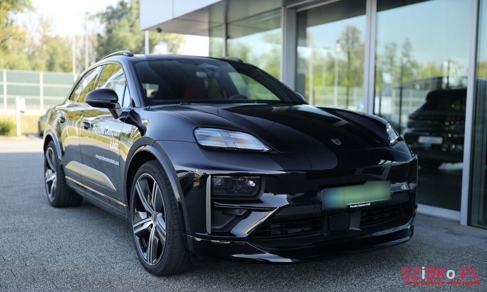 2024' Porsche Macan photo #1