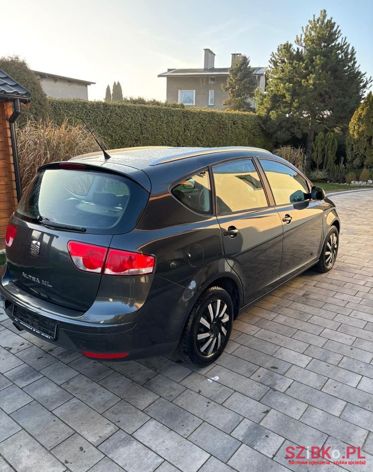 2010' SEAT Altea XL photo #4