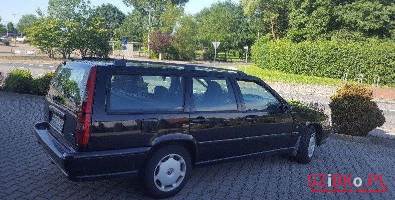 2000' Volvo V70 photo #1