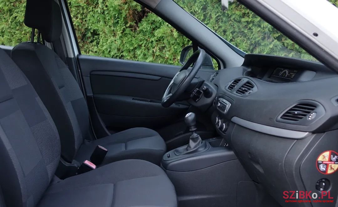 2012' Renault Grand Scenic photo #4