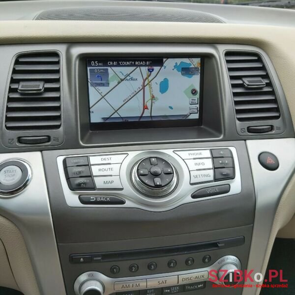 2011' Nissan photo #6