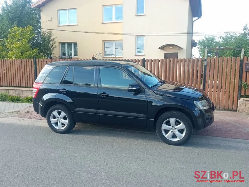 2009' Suzuki Grand Vitara photo #2