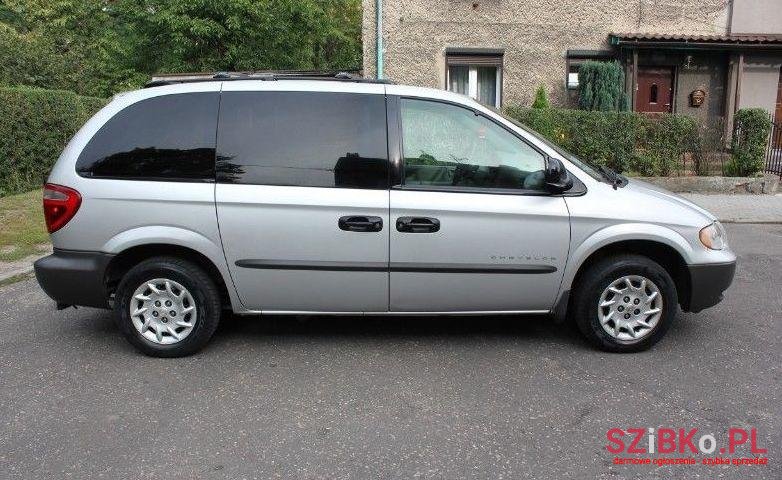 2001' Chrysler Voyager photo #2