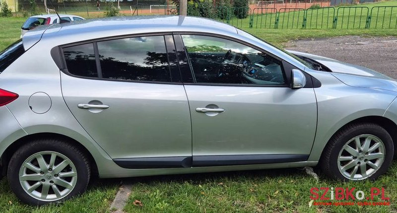 2010' Renault Megane photo #2