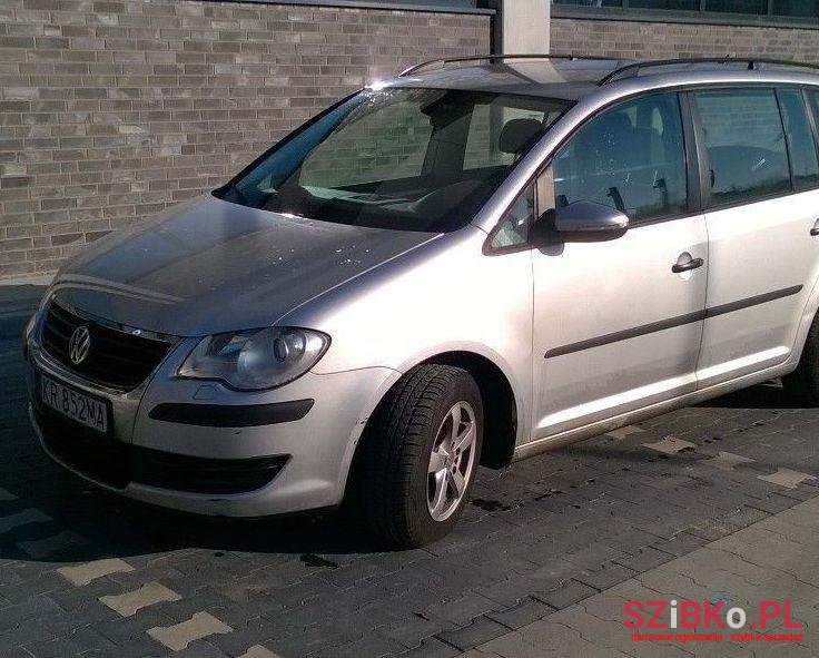 2009' Volkswagen Touran photo #1