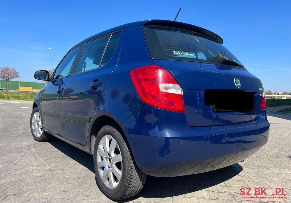 2011' Skoda Fabia 1.2 Tsi Ambition photo #2