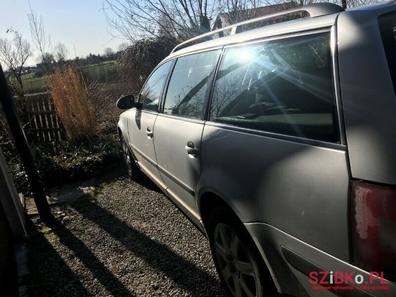 2004' Volkswagen Passat photo #5