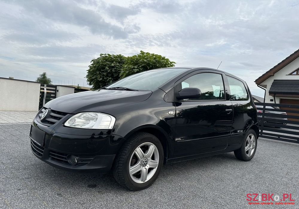 2011' Volkswagen Fox photo #4