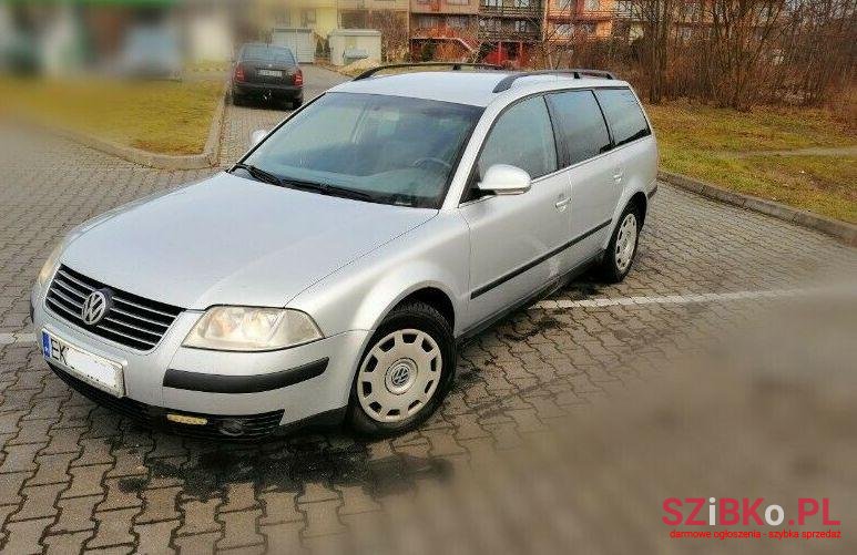 2004' Volkswagen Passat photo #2