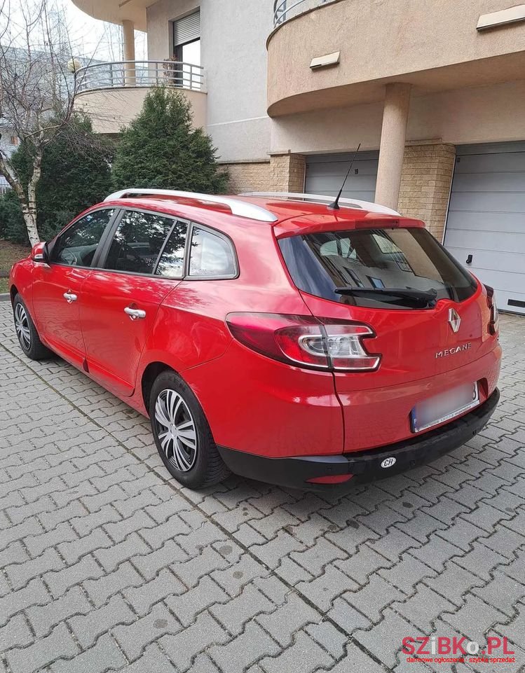 2011' Renault Megane photo #1