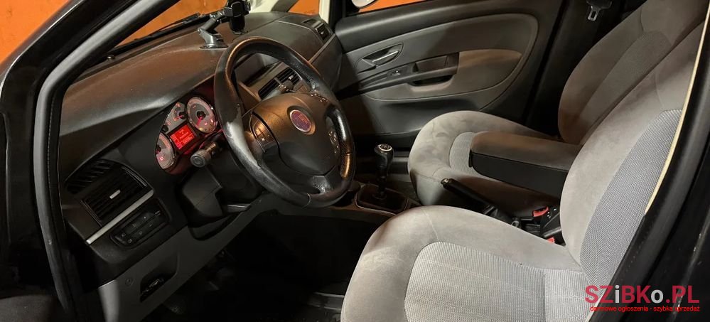 2009' Fiat Linea photo #5