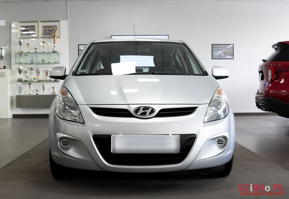 2009' Hyundai i20 1.2 Classic photo #2