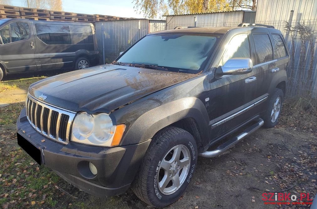 2005' Jeep Grand Cherokee photo #2