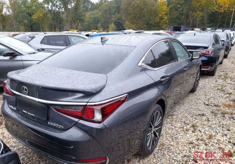 2024' Lexus ES photo #2